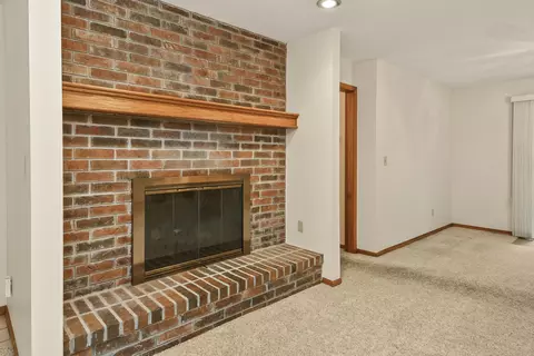 Living - 470 Forest Dr, Marshfield, MO 65706 photo 5 of 5