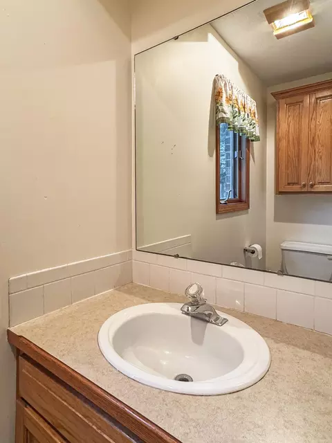 Bath - 470 Forest Dr, Marshfield, MO 65706 photo 1 of 5