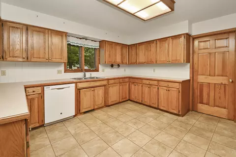 Kitchen - 470 Forest Dr, Marshfield, MO 65706 photo 1 of 8