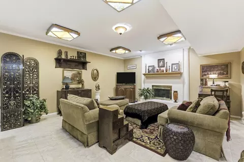 Living - 3850 E Country Pl, Springfield, MO 65809 photo 6 of 7