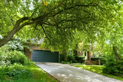 Exterior - 3850 E Country Pl, Springfield, MO 65809 photo 5 of 13