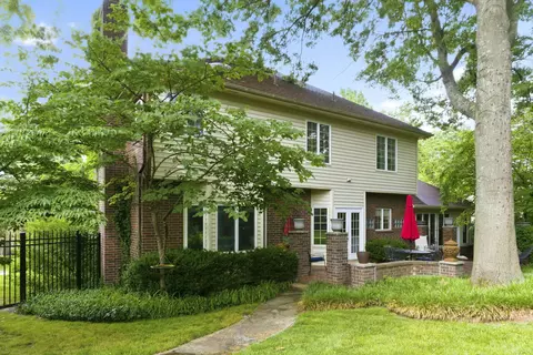 Exterior - 3850 E Country Pl, Springfield, MO 65809 photo 3 of 13