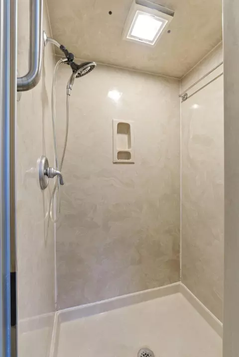 Bath - 3850 E Country Pl, Springfield, MO 65809 photo 4 of 6
