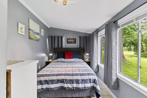 Bedroom - 6482 Long Beach Rd, Branson, MO 65616 photo 4 of 7