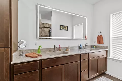 Bath - 6482 Long Beach Rd, Branson, MO 65616 photo 2 of 4