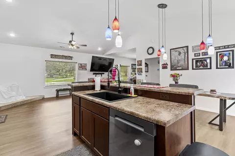 Kitchen - 6482 Long Beach Rd, Branson, MO 65616 photo 4 of 9