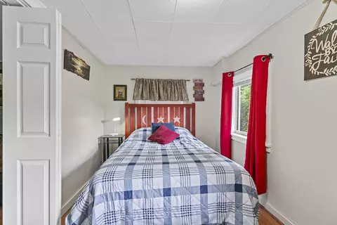 Bedroom - 6482 Long Beach Rd, Branson, MO 65616 photo 6 of 7