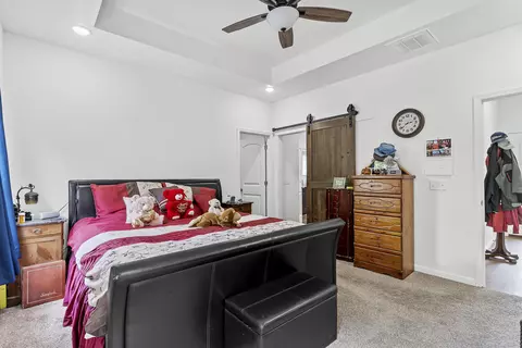 Bedroom - 6482 Long Beach Rd, Branson, MO 65616 photo 3 of 7
