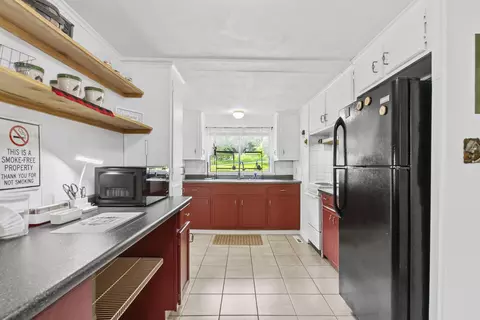 Kitchen - 6482 Long Beach Rd, Branson, MO 65616 photo 6 of 9