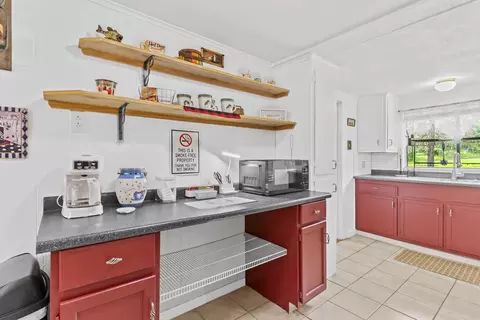 Kitchen - 6482 Long Beach Rd, Branson, MO 65616 photo 7 of 9