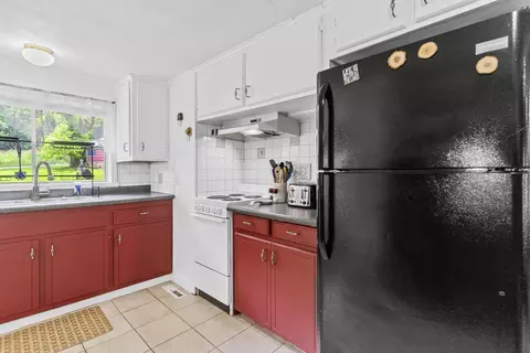 Kitchen - 6482 Long Beach Rd, Branson, MO 65616 photo 8 of 9