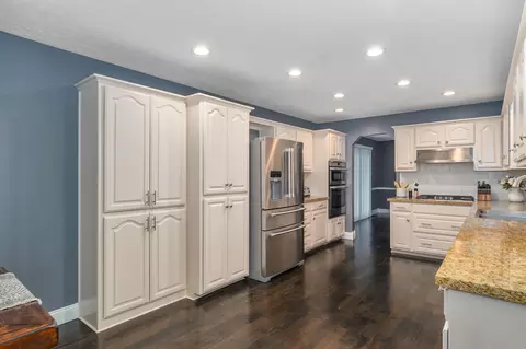 Kitchen - 3532 W Suzanne Pl, Springfield, MO 65810 photo 2 of 3