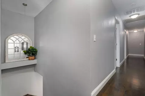Entry Way - 3532 W Suzanne Pl, Springfield, MO 65810 photo 3 of 3