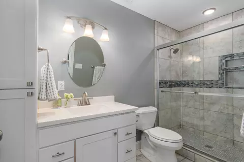 Bath - 3532 W Suzanne Pl, Springfield, MO 65810 photo 5 of 5