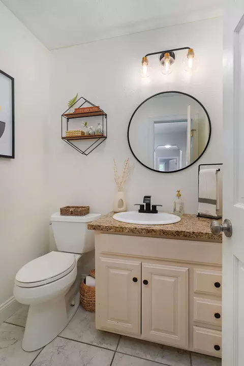 Bath - 3532 W Suzanne Pl, Springfield, MO 65810 photo 1 of 5