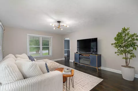 Living - 3532 W Suzanne Pl, Springfield, MO 65810 photo 1 of 5