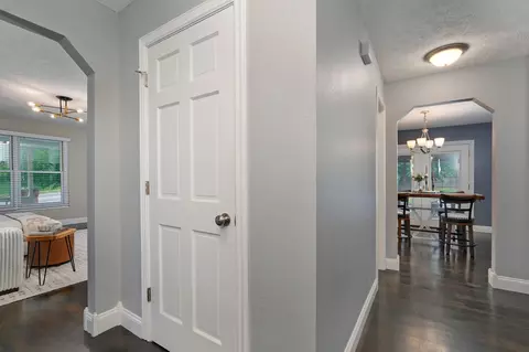 Entry Way - 3532 W Suzanne Pl, Springfield, MO 65810 photo 2 of 3