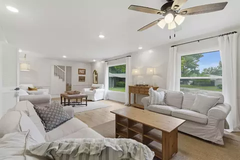 Living - 3312 S Graystone Pl, Springfield, MO 65804 photo 3 of 5