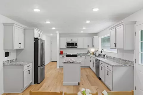 Kitchen - 3312 S Graystone Pl, Springfield, MO 65804 photo 3 of 5