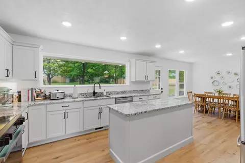 Kitchen - 3312 S Graystone Pl, Springfield, MO 65804 photo 1 of 5