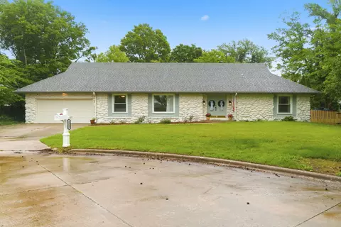 Exterior - 3312 S Graystone Pl, Springfield, MO 65804 photo 2 of 10