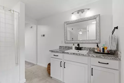 Bath - 3312 S Graystone Pl, Springfield, MO 65804 photo 4 of 5