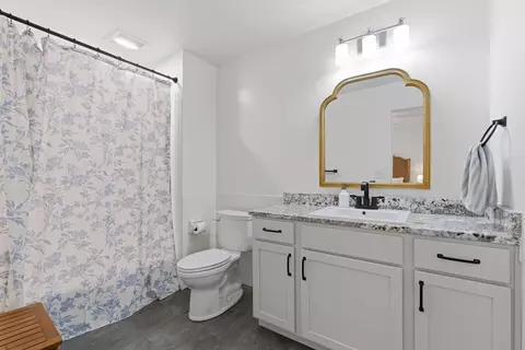 Bath - 3312 S Graystone Pl, Springfield, MO 65804 photo 1 of 5
