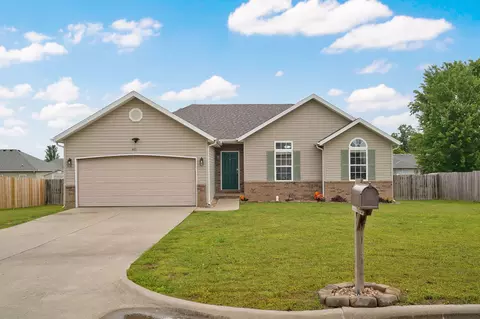 410 E Magnolia Ct, Strafford, MO 65757