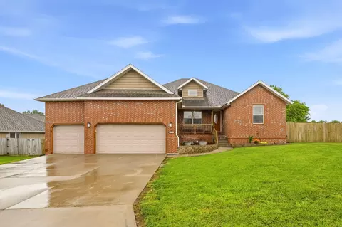 109 Long Dr, Willard, MO 65781