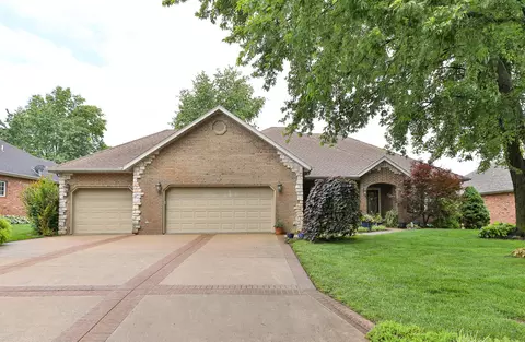 607 N Persimmon Dr, Nixa, MO 65714
