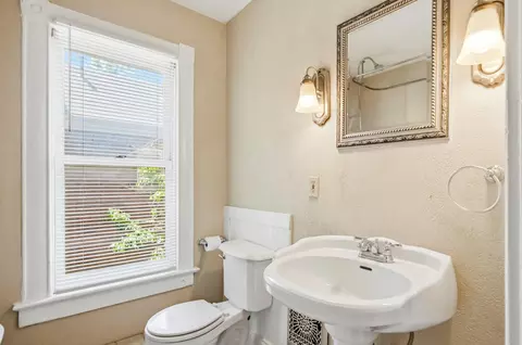 Bath - 1111 E Walnut St, Springfield, MO 65806 photo 2 of 3