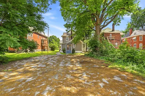 Exterior - 1111 E Walnut St, Springfield, MO 65806 photo 6 of 8