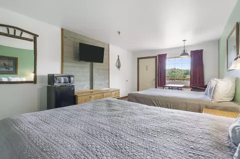 Bedroom - 982 Indian Point Rd #229, Branson, MO 65616 photo 1 of 7