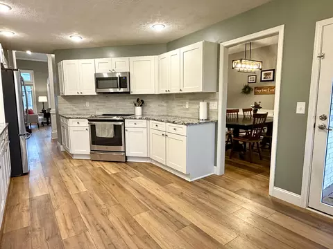 Kitchen - 4821 E Cherokee St, Springfield, MO 65809 photo 4 of 6
