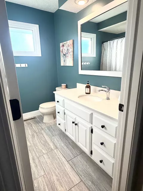 Bath - 4821 E Cherokee St, Springfield, MO 65809 photo 3 of 4