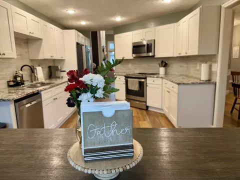 Kitchen - 4821 E Cherokee St, Springfield, MO 65809 photo 6 of 6