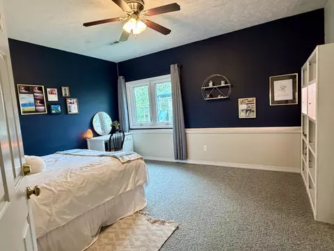 Bedroom - 4821 E Cherokee St, Springfield, MO 65809 photo 4 of 8