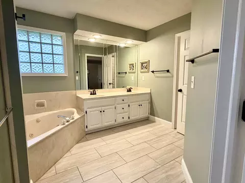 Bath - 4821 E Cherokee St, Springfield, MO 65809 photo 1 of 4