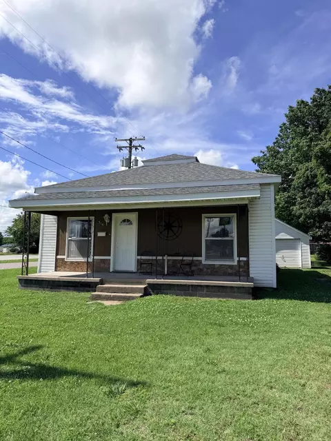 514 Maple St, Greenfield, MO 65661