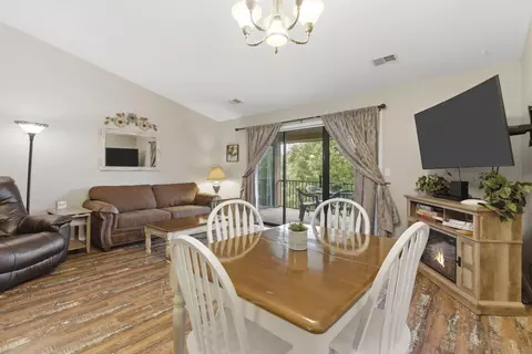 Dining - 169 Troon Dr #3, Branson, MO 65616 photo 1 of 3