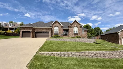 2711 W Executive Cir, Ozark, MO 65721