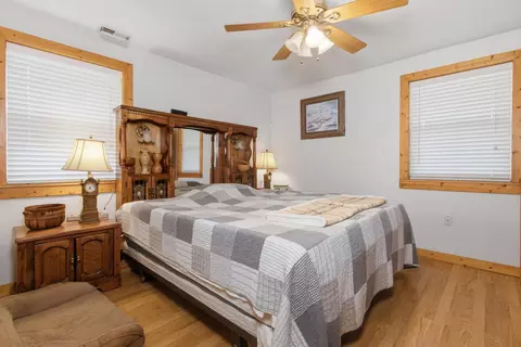 Bedroom - 9723 Highway E, Houston, MO 65483 photo 2 of 4