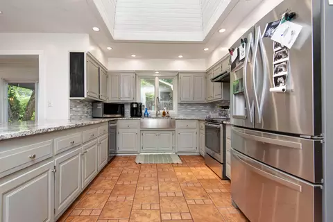 Kitchen - 4832 S Warwick Ave, Springfield, MO 65804 photo 1 of 3