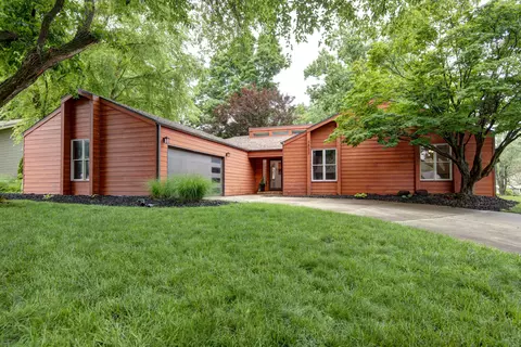 4832 S Warwick Ave, Springfield, MO 65804