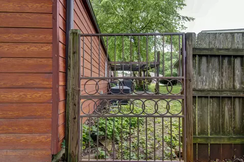 Exterior - 4832 S Warwick Ave, Springfield, MO 65804 photo 6 of 10