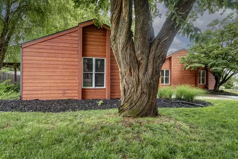 Exterior - 4832 S Warwick Ave, Springfield, MO 65804 photo 3 of 10