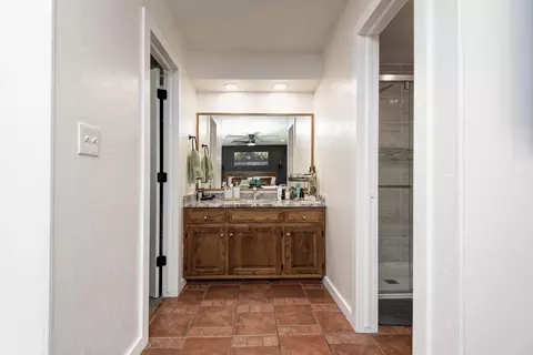 Entry Way - 4832 S Warwick Ave, Springfield, MO 65804 photo 2 of 2