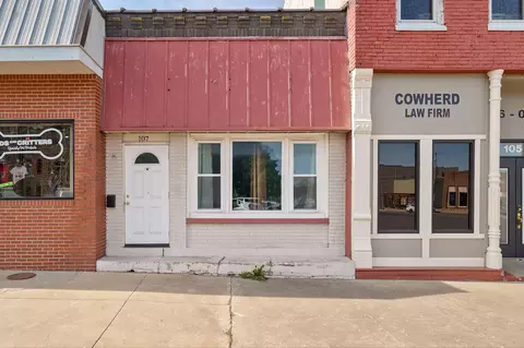 107 E Dallas St, Mount Vernon, MO 65712