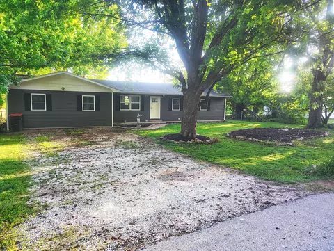 Exterior - 125 E Chrysler Ave, Clever, MO 65631 photo 2 of 4