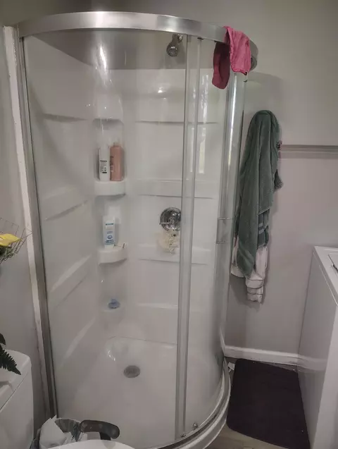 Bath - 125 E Chrysler Ave, Clever, MO 65631 photo 3 of 8